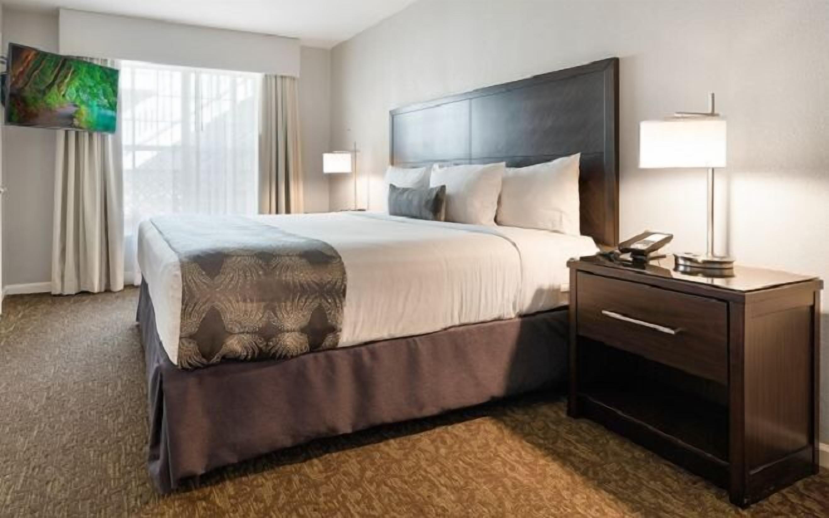 Premium bedding, pillowtop beds, in-room safe, desk