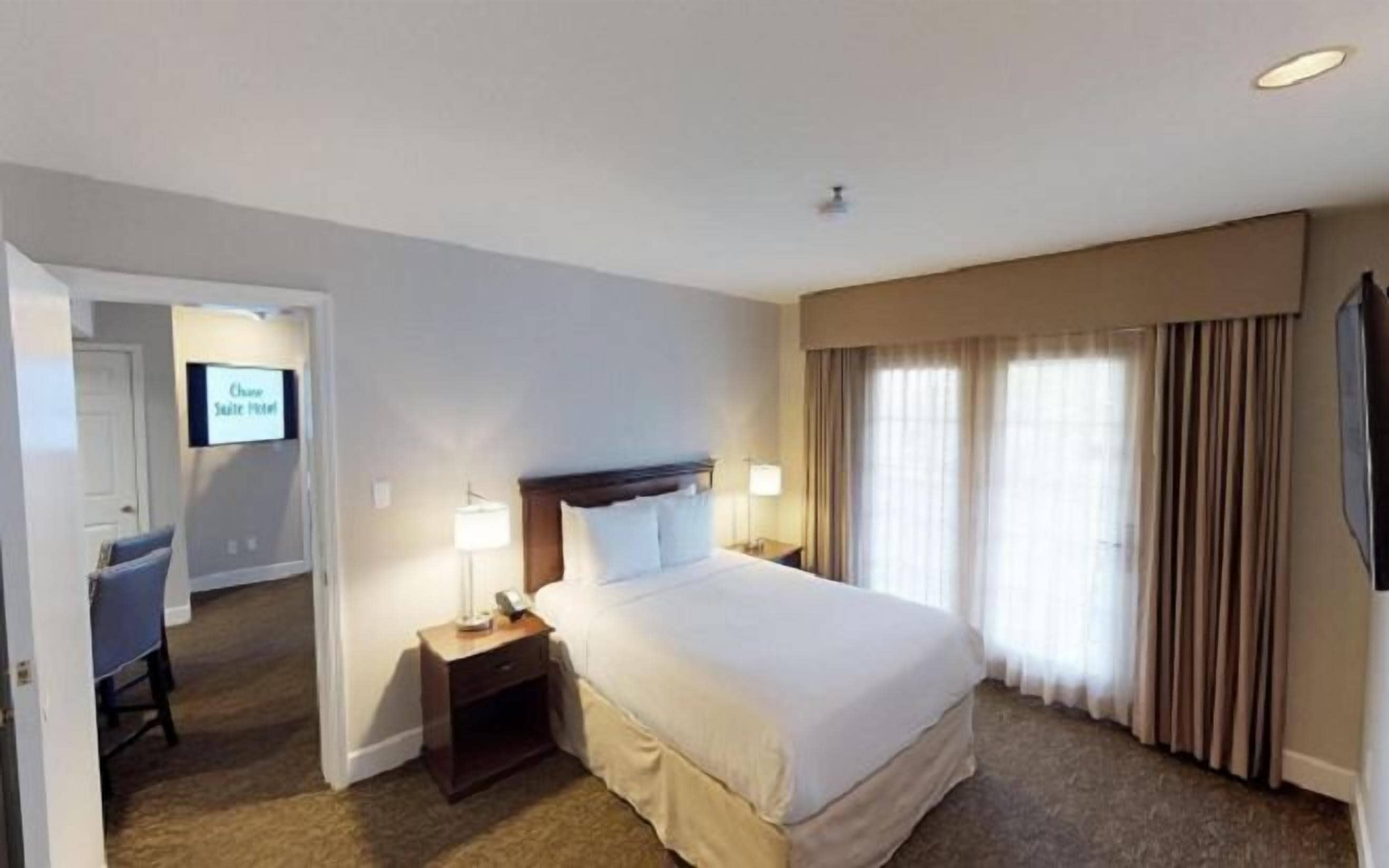 Premium bedding, pillowtop beds, in-room safe, desk