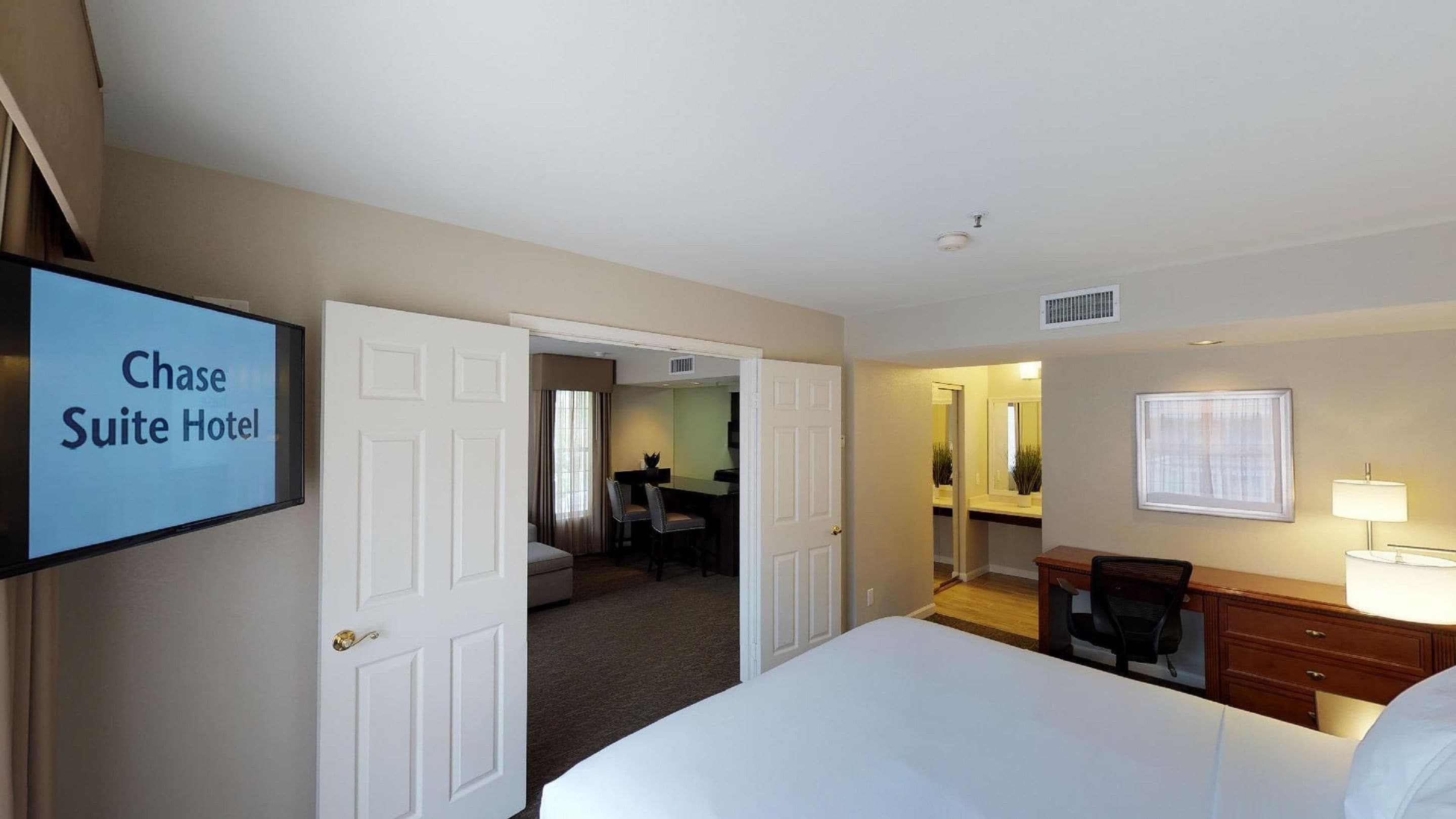 signature suite, 1 bedroom | premium bedding, pillow-top beds, in-room safe, desk