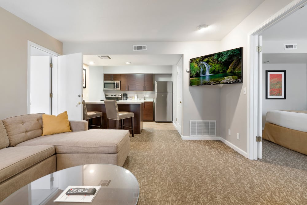 Chase Suite Hotel Newark-Fremont