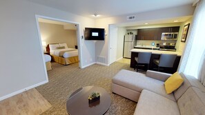 Signature Suite, Multiple Beds, Kitchen