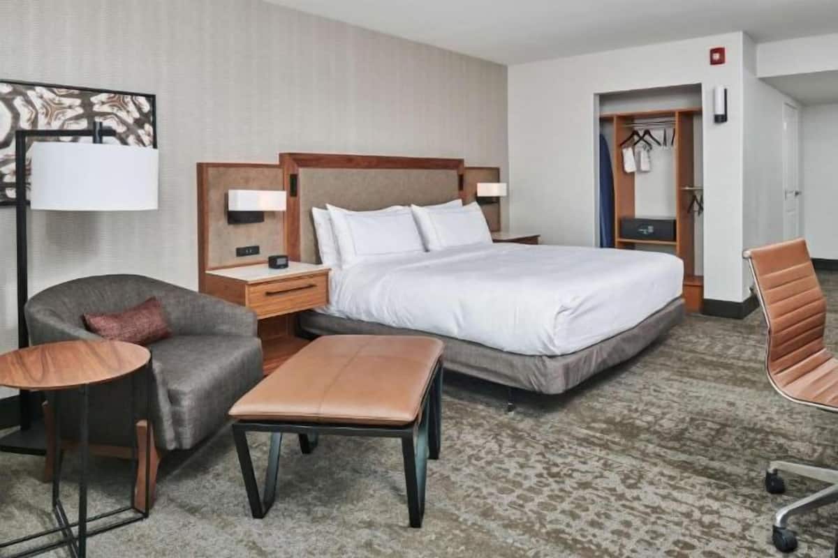 1 bedroom, in-room safe, desk, laptop workspace