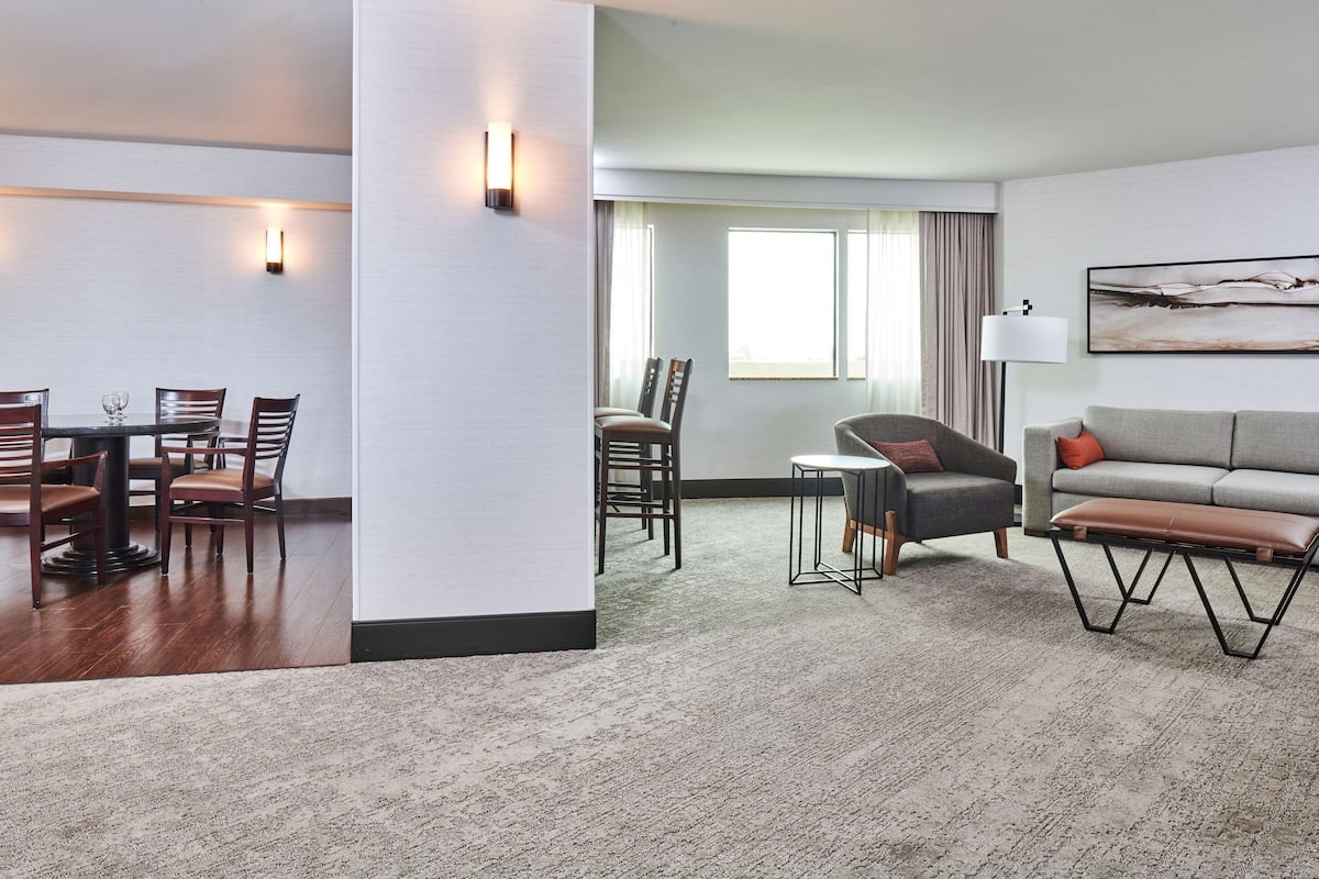 Suite, 1 King Bed, Jetted Tub (Kitchen) | 1 bedroom, in-room safe, desk, laptop workspace
