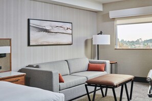 32-英寸纯平电视 (配备有线频道)、电视