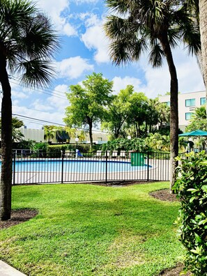 Exterior - La Quinta Inn & Suites by Wyndham Ft Lauderdale Cypress Cr (Fort Lauderdale)