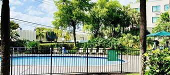 La Quinta Inn & Suites by Wyndham Ft Lauderdale Cypress Cr