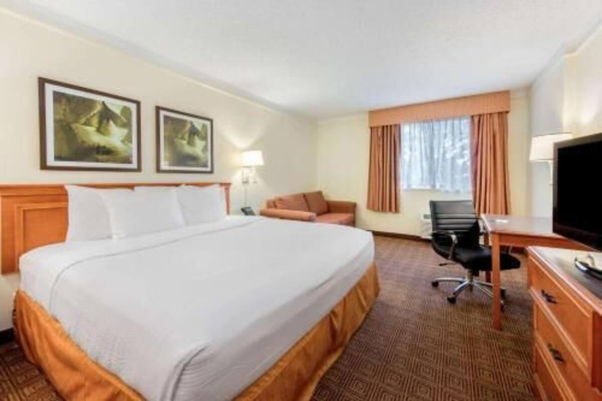 Pillowtop beds, desk, blackout drapes, iron/ironing board
