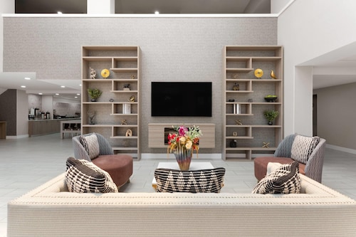 La Quinta Inn & Suites by Wyndham Ft Lauderdale Cypress Cr