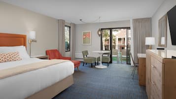 Escritorio, tabla de planchar con plancha, wifi gratis y ropa de cama