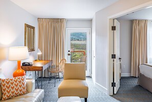 Suite, 1 King Bed | Desk, iron/ironing board, free WiFi, bed sheets