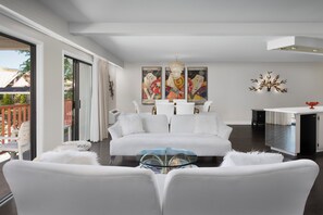 Superior Suite, 1 King Bed (Champagne Suite)