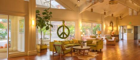 Sala de estar en el lobby