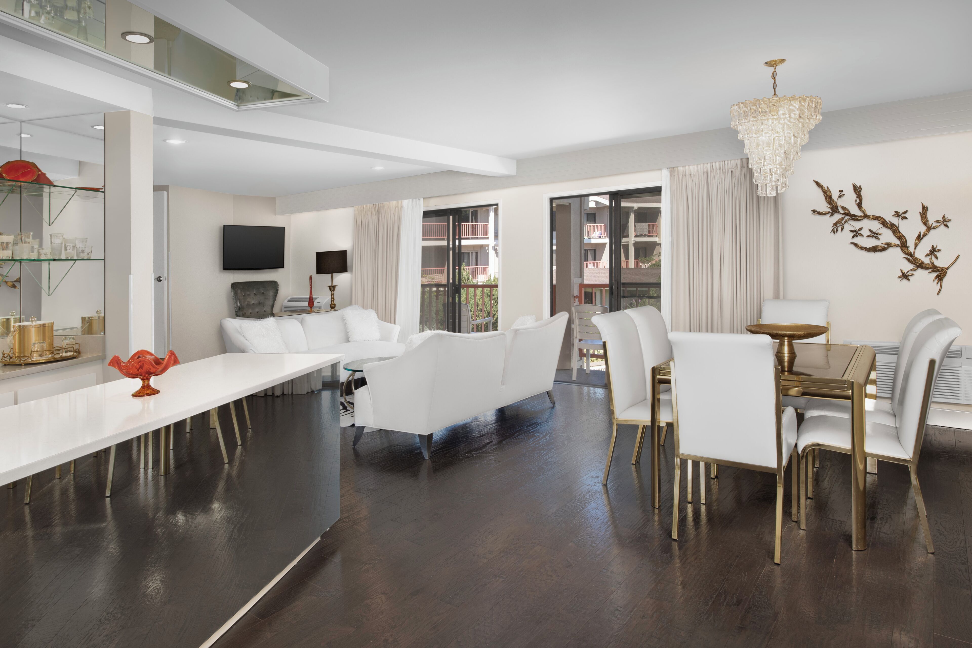 superior suite, 1 king bed (champagne suite) | desk, iron/ironing board, free wifi, bed sheets