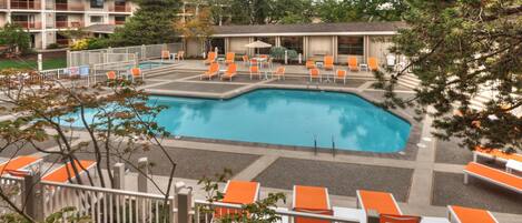 Außenpool, Liegestühle