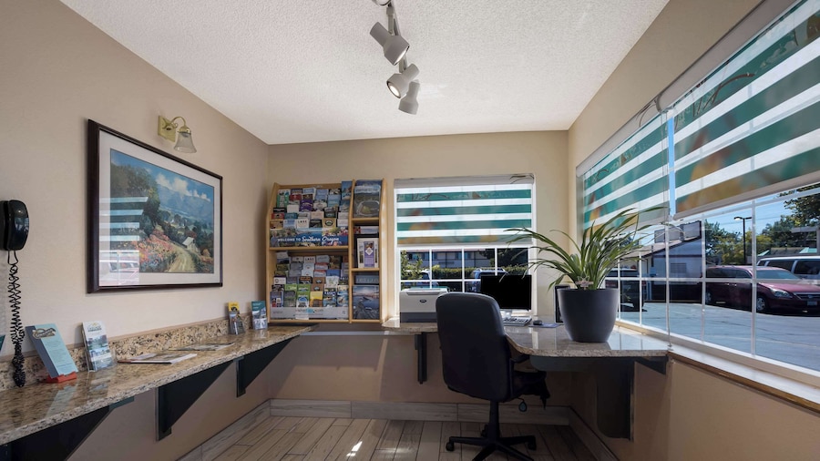 Quality Inn & Suites Medford Airport