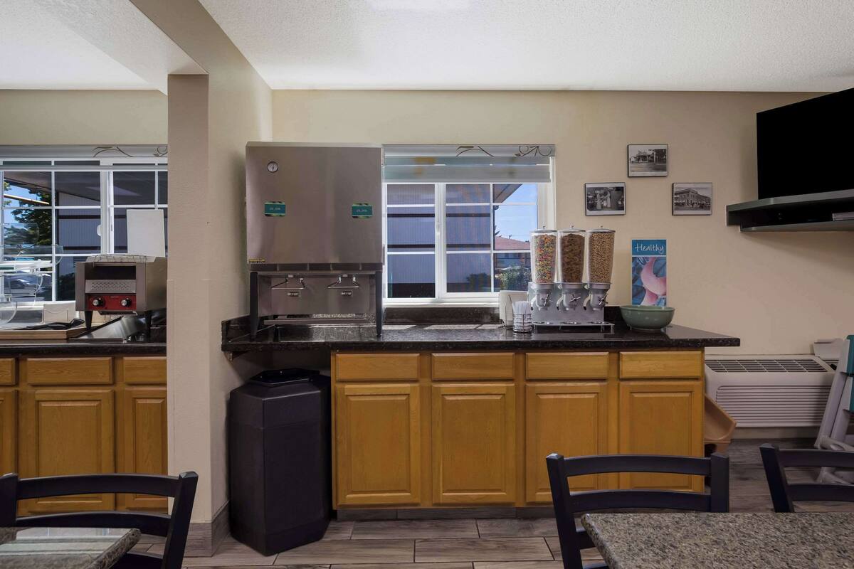 free daily continental breakfast