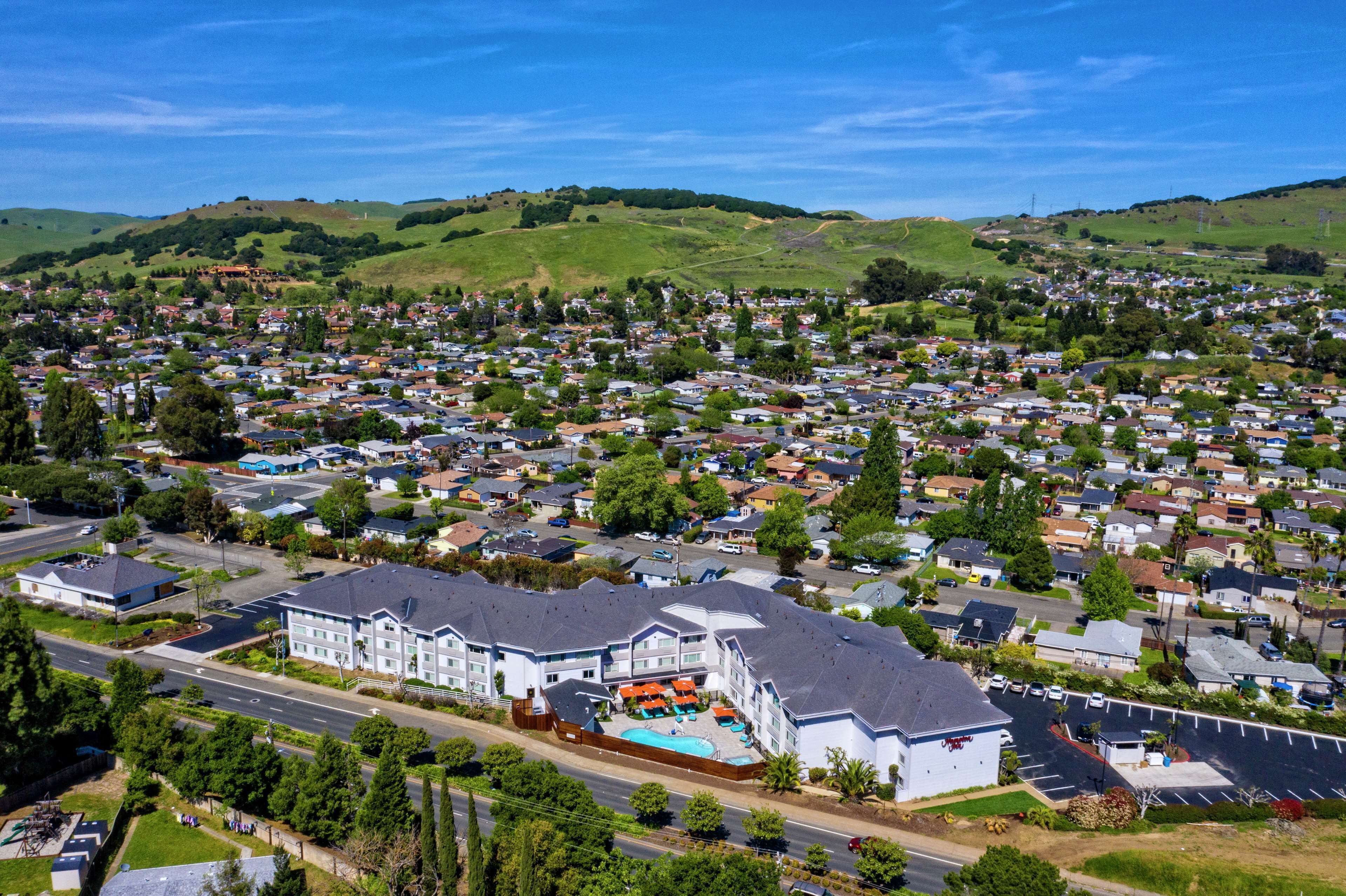 outdoor pool, open 9:00 am to 10:00 pm, free pool cabanas