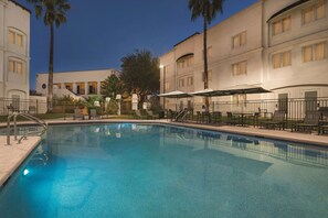 Outdoor pool, open 9 AM to 7:00 PM, sun loungers