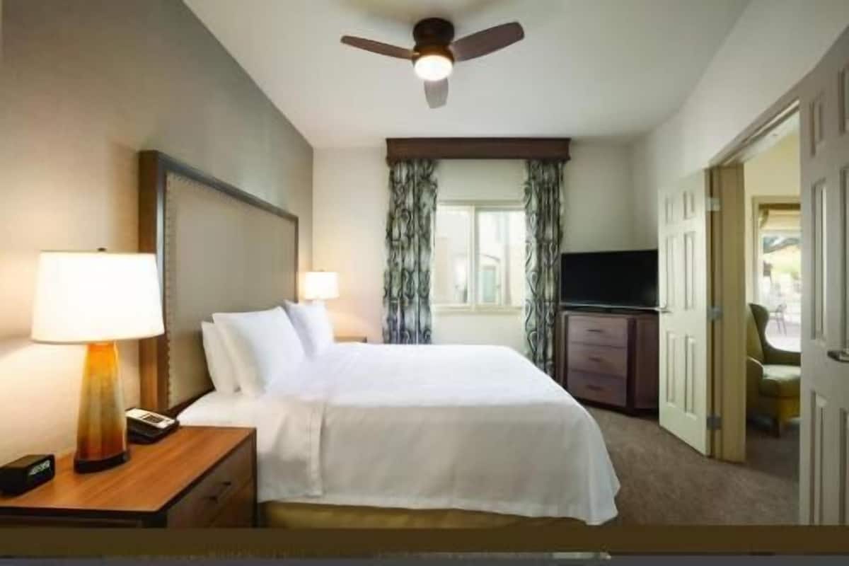 In-room safe, desk, rollaway beds, free WiFi