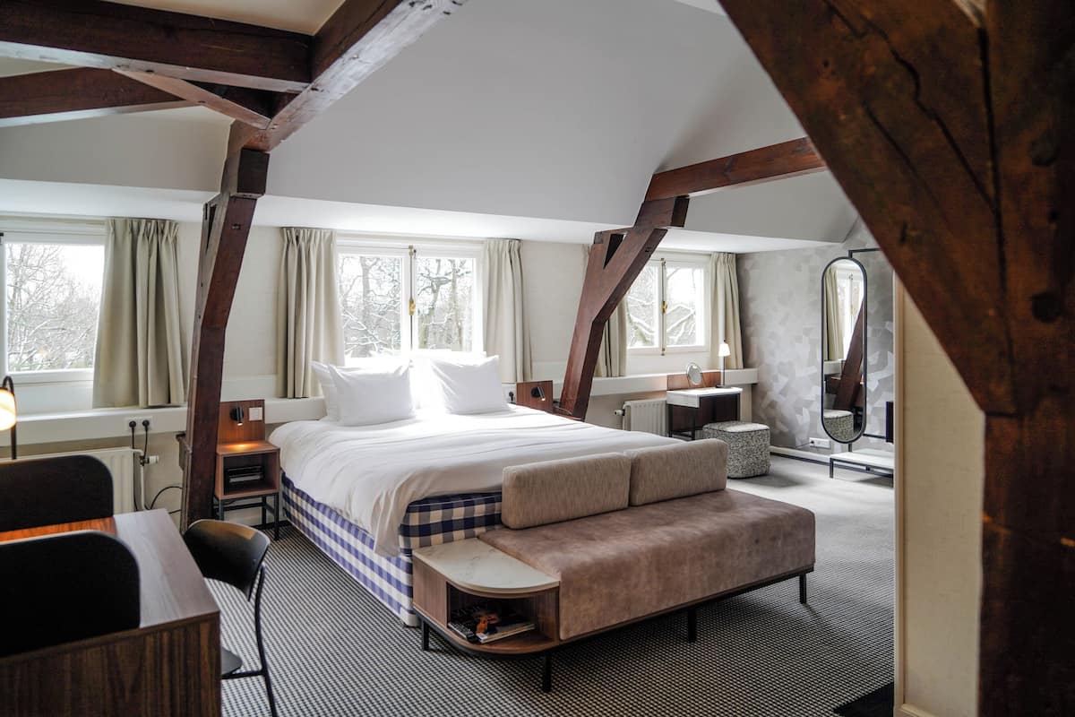 Executive Suite | Down comforters, free minibar items, in-room safe