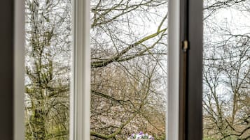 Royal-suite - balkon | Dundyner, gratis produkter i minibaren, pengeskab på værelset