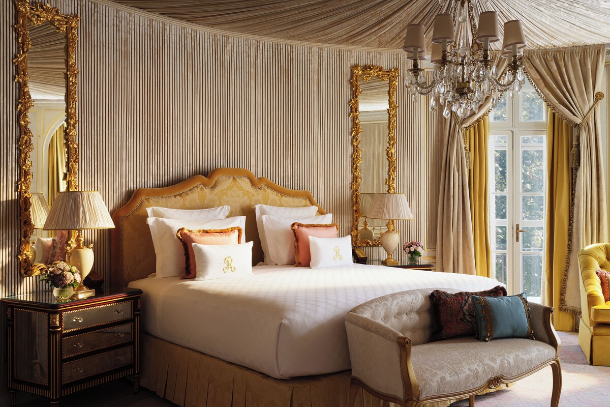  The Royal Suite | Hypo-allergenic bedding, minibar, in-room safe, desk