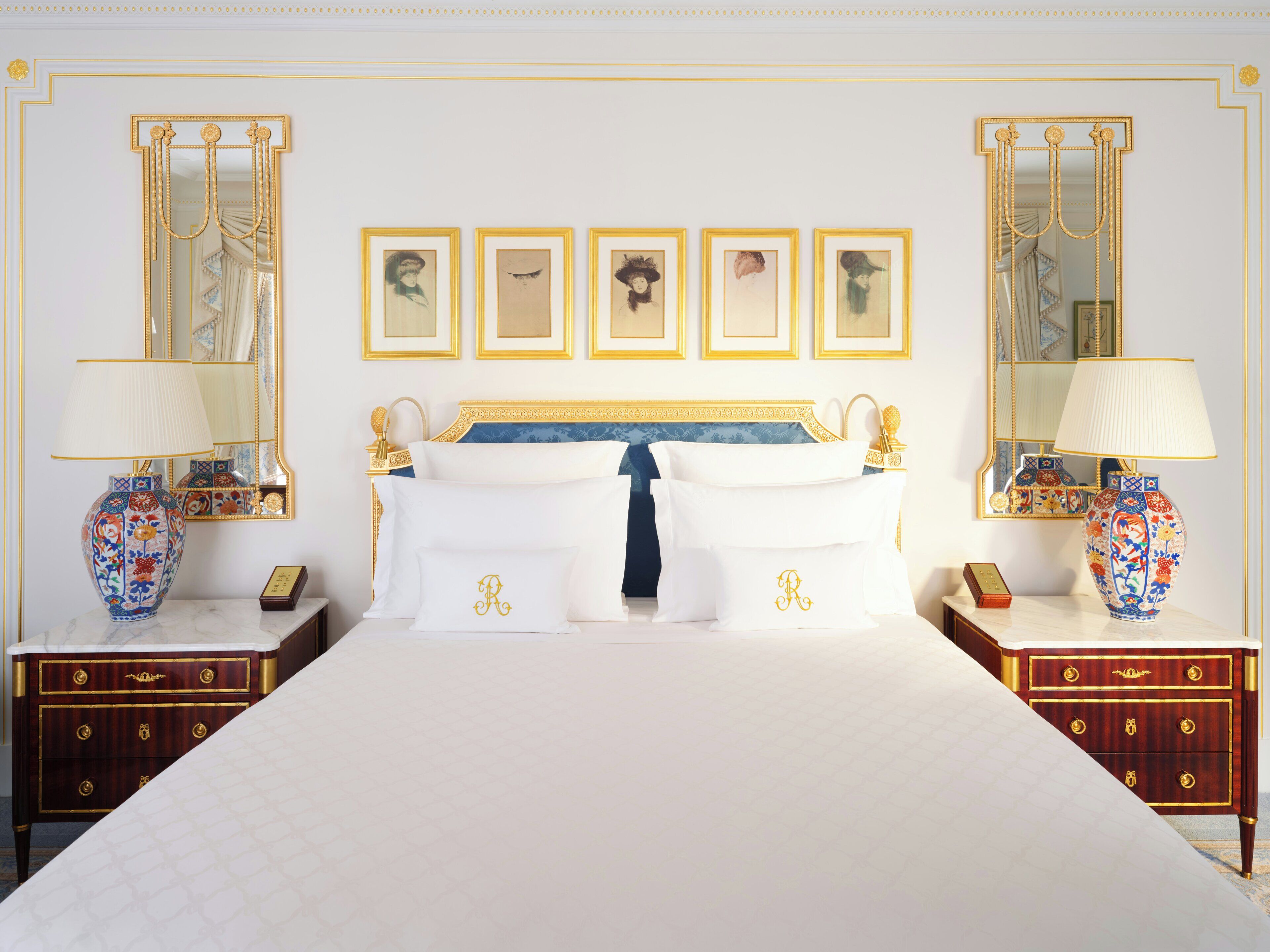 Hypo-allergenic bedding, minibar, in-room safe, desk