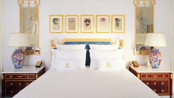 Hypo-allergenic bedding, minibar, in-room safe, desk