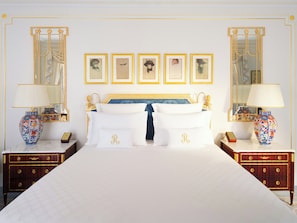 Hypo-allergenic bedding, minibar, in-room safe, desk