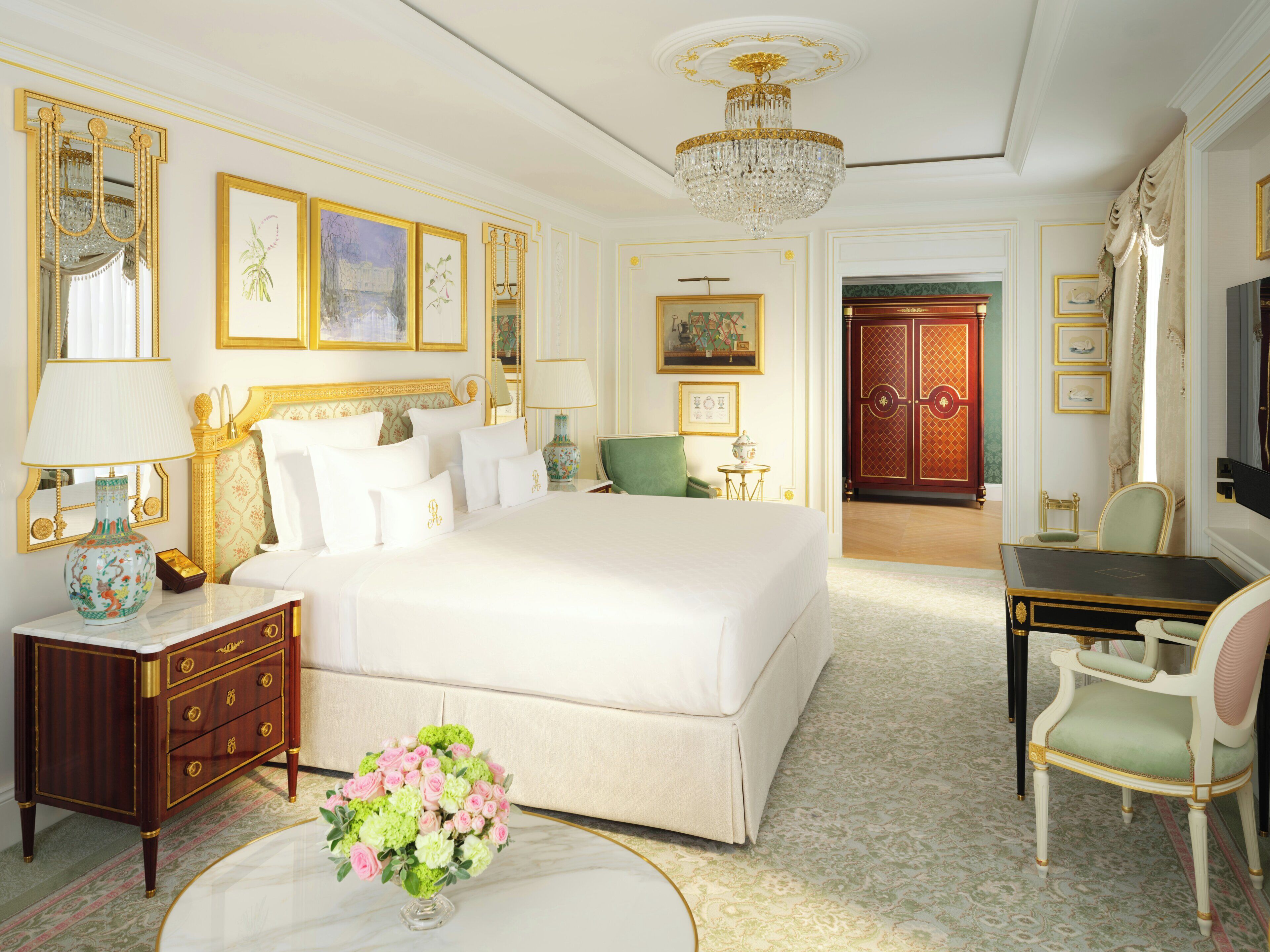 Ropa de cama hipoalergénica y minibar 