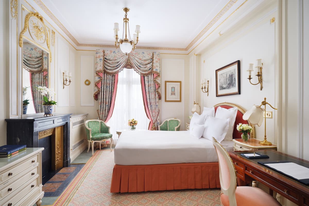 Superior Queen Room | 1 bedroom, hypo-allergenic bedding, minibar, in-room safe