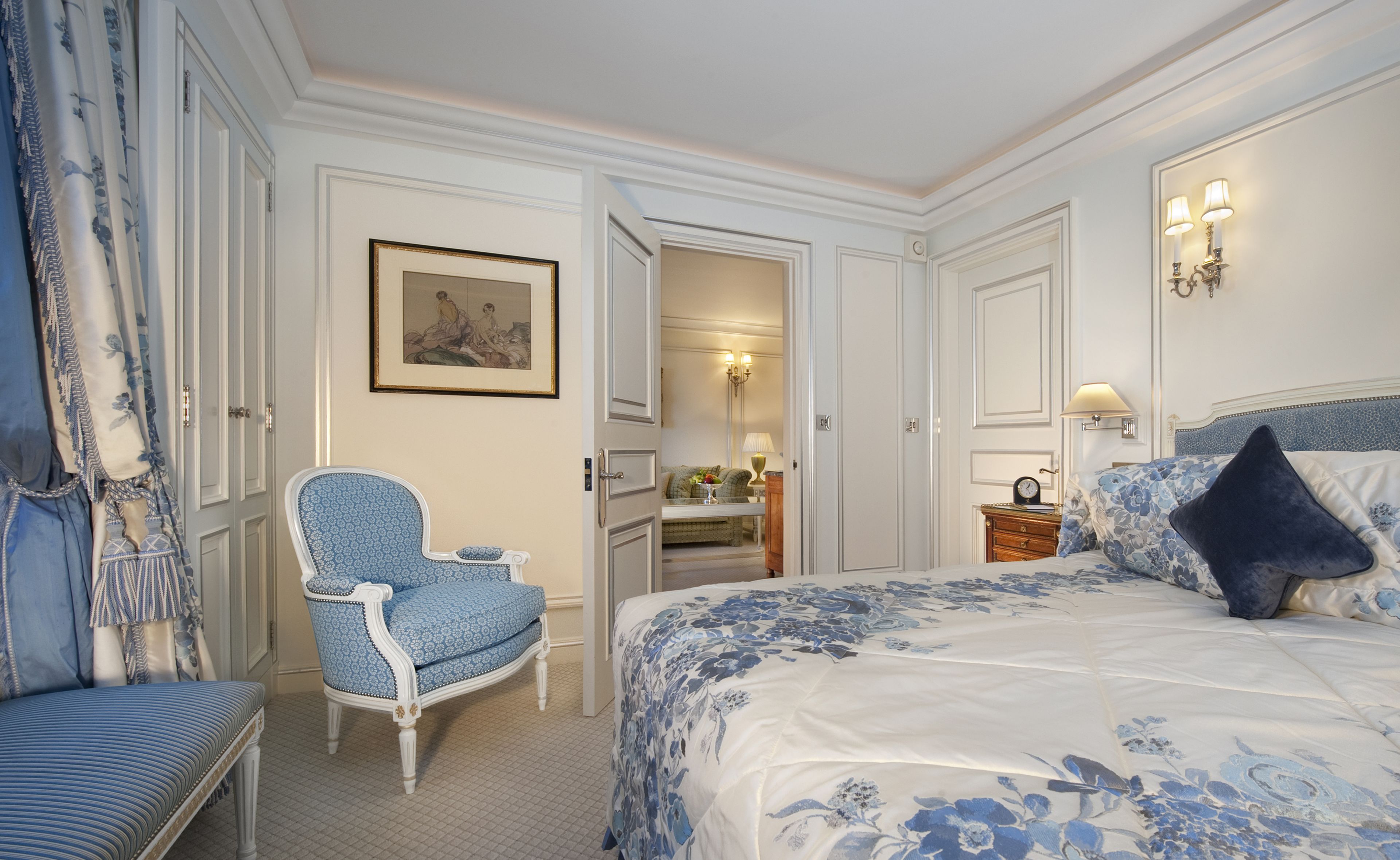 executive suite, 1 bedroom | 1 bedroom, hypo-allergenic bedding, minibar, in-room safe