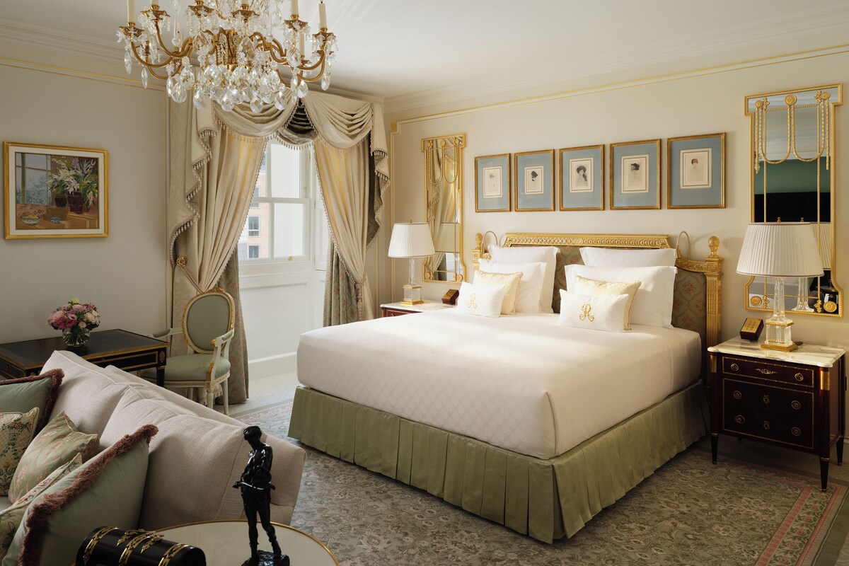  The Arlington Suite | Hypo-allergenic bedding, minibar, in-room safe, desk