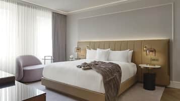 Suite, 1 King Bed | Premium bedding, down duvets, Select Comfort beds, minibar