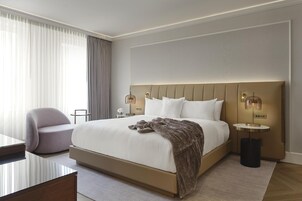 Suite, 1 King Bed | Premium bedding, down comforters, Select Comfort beds, minibar