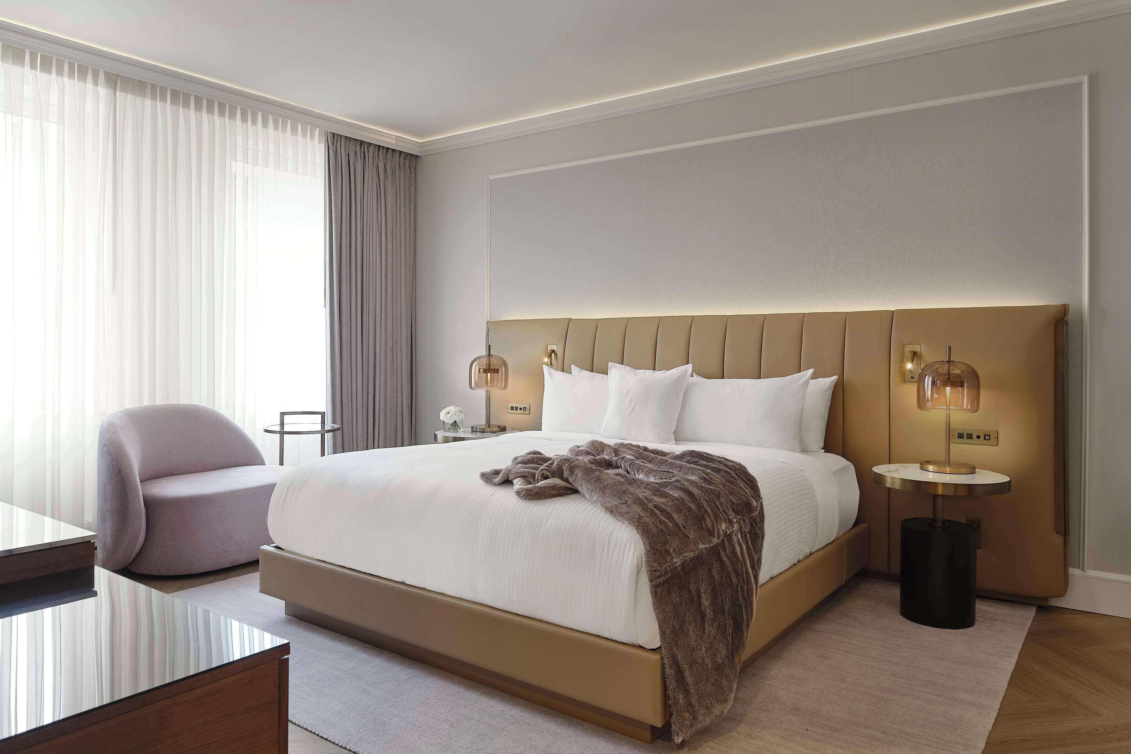 Hochwertige Bettwaren, Daunenbettdecken, Select-Comfort-Betten, Minibar