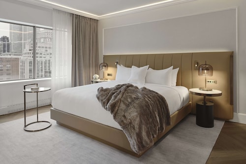 Vogue Hotel Downtown Montreal, Curio Collection by Hilton
