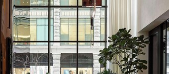 Vogue Hotel Montreal Downtown, Curio Collection by Hilton