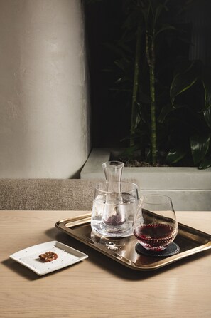 Food and drink - Vogue Hotel Montreal Downtown, Curio Collection by Hilton (Montreal)