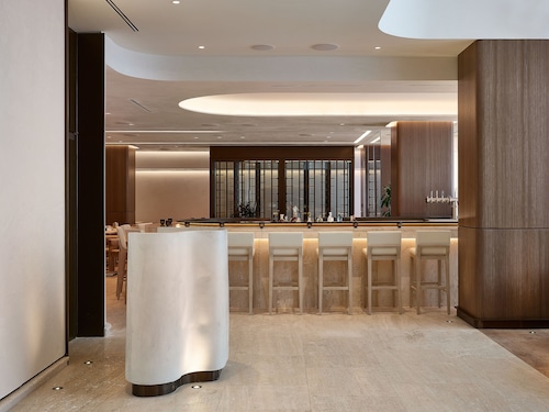 Vogue Hotel Montreal Downtown, Curio Collection by Hilton