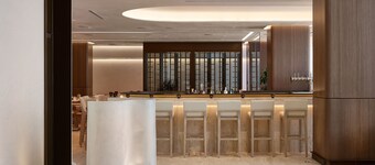 Vogue Hotel Montreal Downtown, Curio Collection by Hilton