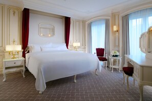 Signature Suite, 1 King Bed | Premium bedding, in-room safe, desk, soundproofing - The Westin Grand Berlin (Berlin)