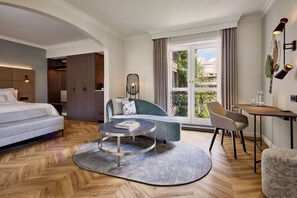 Junior Suite, 1 King Bed | Living room