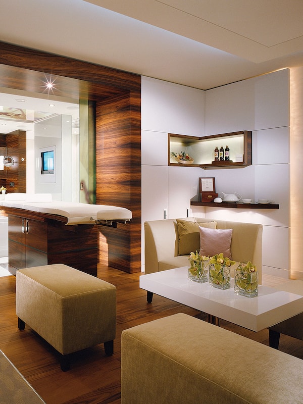 Suite, 1 King Bed, Non Smoking, Corner | 1 bedroom, premium bedding, in-room safe, desk