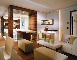 Suite, 1 Tempat Tidur King, sudut | Seprai premium, brankas, meja kerja, dan kedap suara