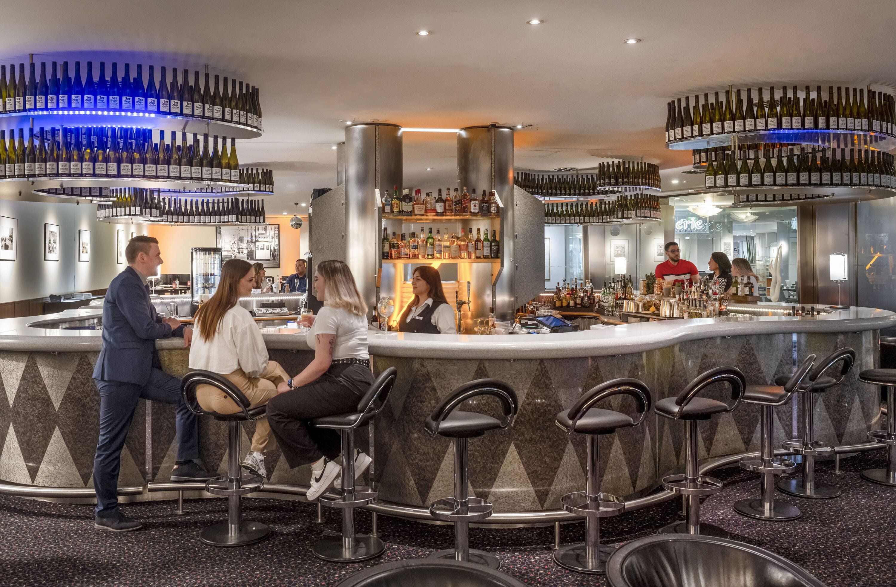 serves lunch and dinner