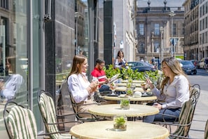 DĂźner et souper servis sur place