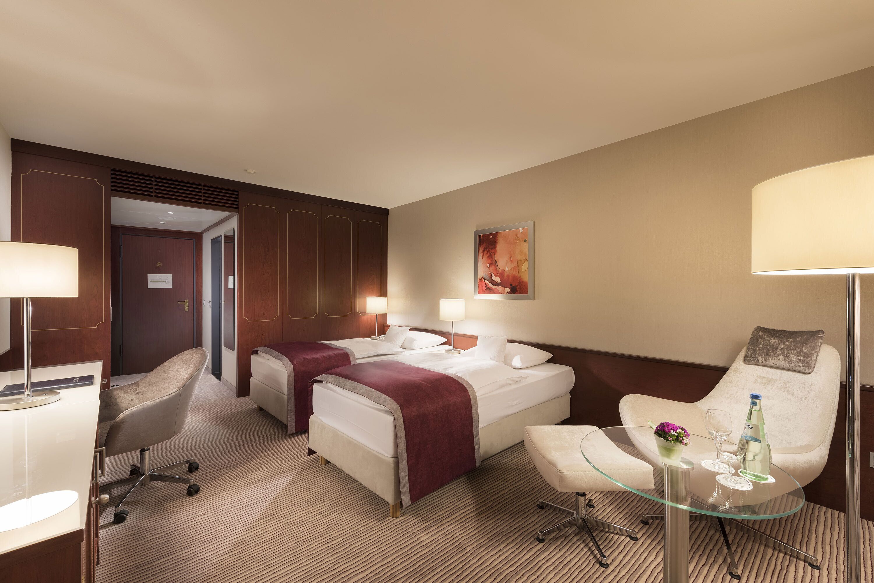 Hypo-allergenic bedding, in-room safe, desk, blackout drapes
