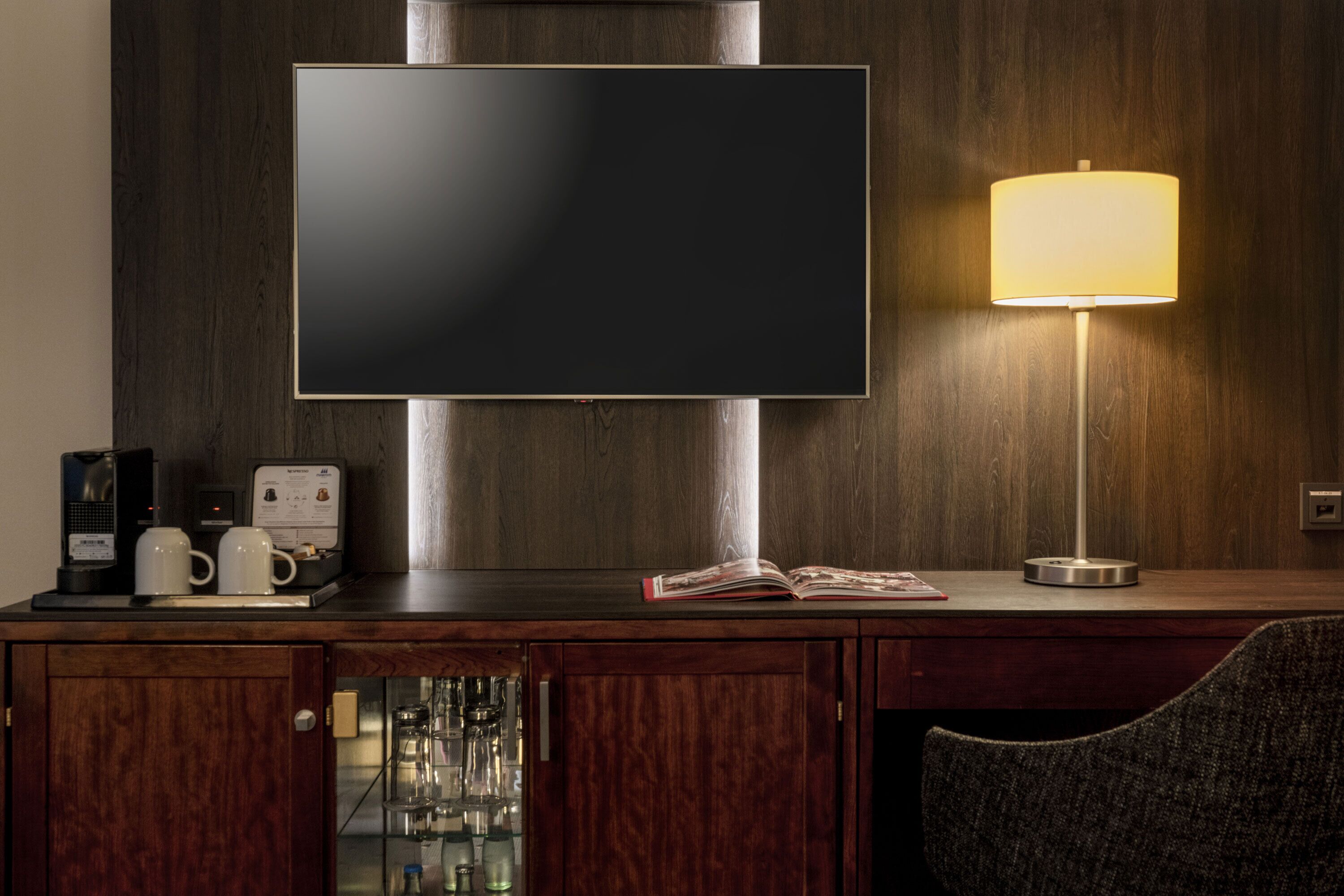 防过敏的被褥、客房内保险箱、办公桌、遮光窗帘