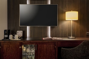 Allergikerbettwaren, Zimmersafe, Schreibtisch, Verdunkelungsvorhänge